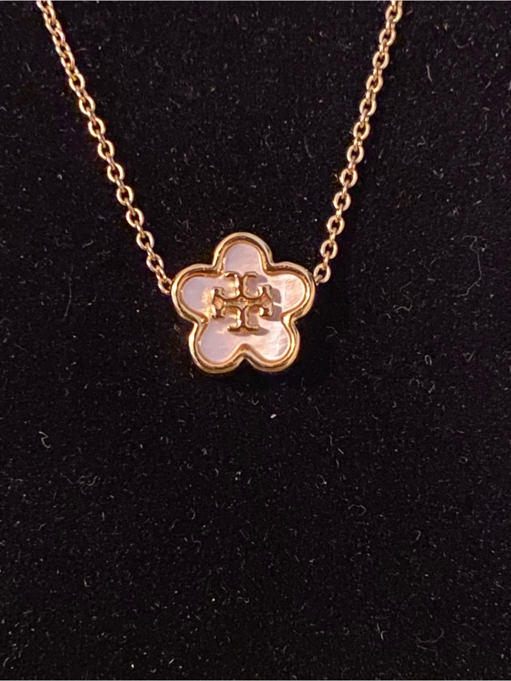 Tory Burch Kira flower pendant necklace w/ white mother-of-pearl inlay gold 18” - Picture 3 of 7